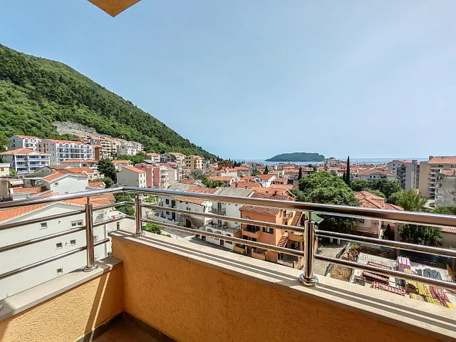 Bright 3-Bedroom Apartment, 78 m², Budva — photo 10